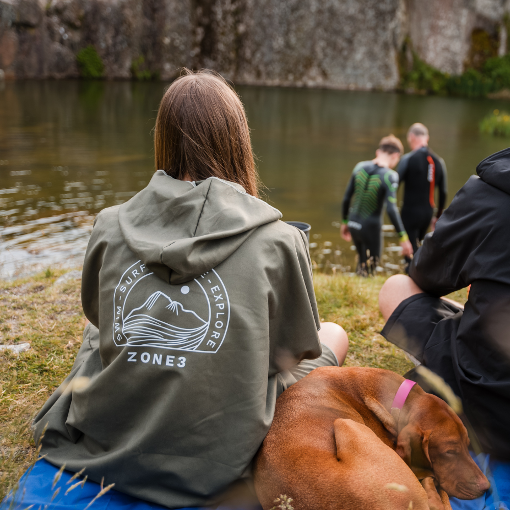 Poncho de microfibra caqui