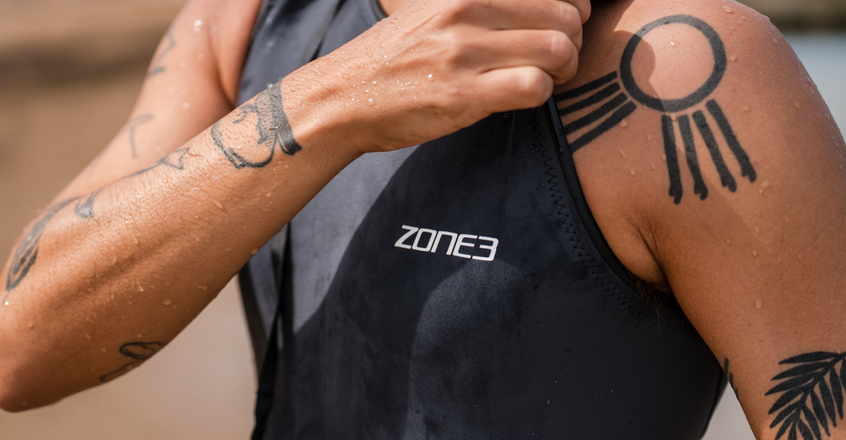 Man wearing the zone3 Yulex® Kneeskin on with a blurred background