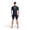 Persona con un trisuit negro, sobre fondo blanco